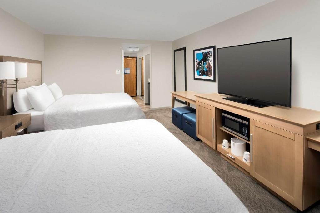 One-Bedroom Family Suite with Two Queen Beds and Balcony - Non-Smoking room - Image 1