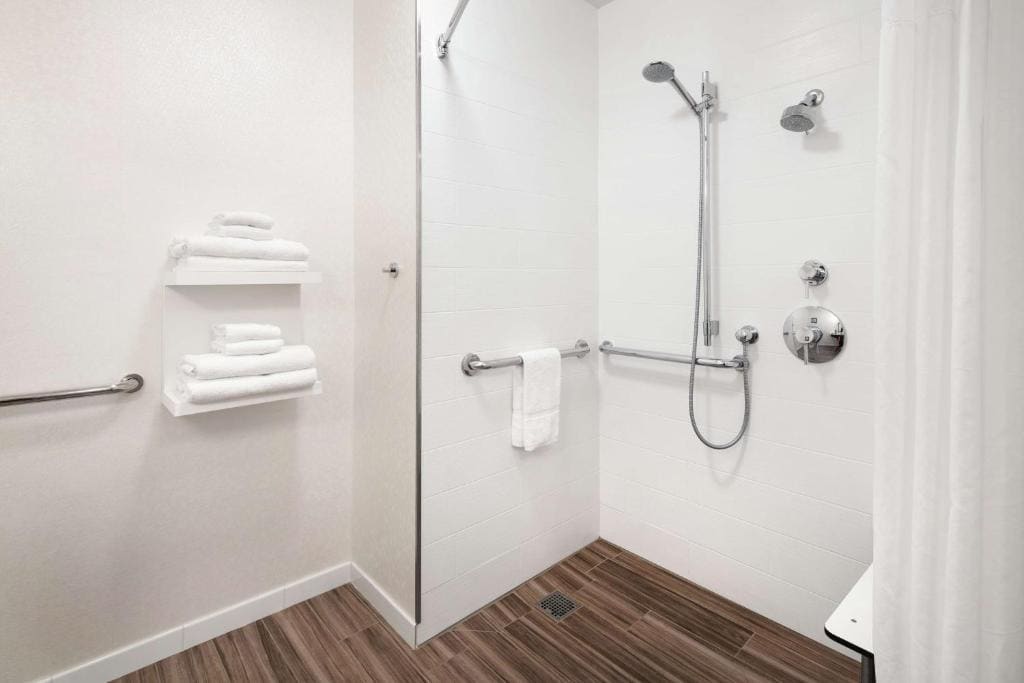 King Room - Non-Smoking room - Image 3