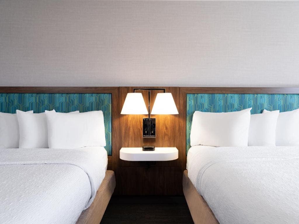 Room with Two Queen Beds - Non-Smoking room - Image 3