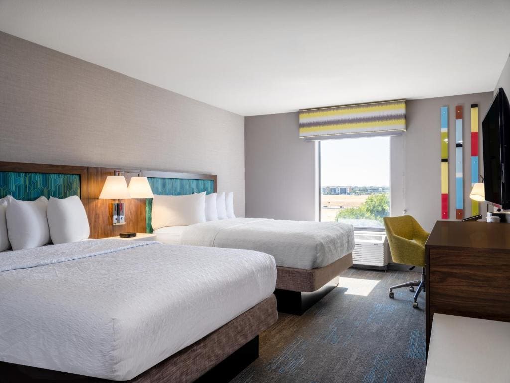 Room with Two Queen Beds - Non-Smoking room - Image 2