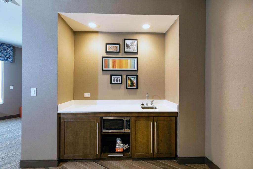 King Suite - Non-Smoking room - Image 1