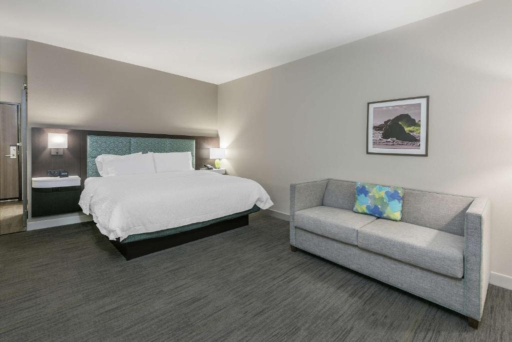 King Room with Sofa Bed - Non-Smoking room - Image 2