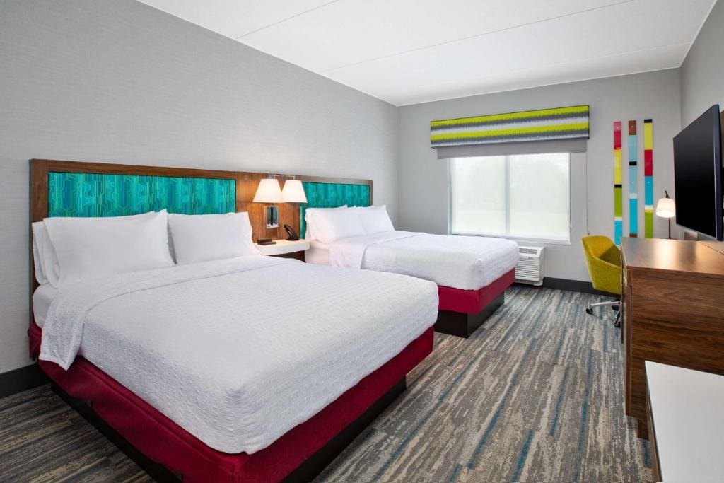 Queen Room with Two Queen Beds room - Image 2