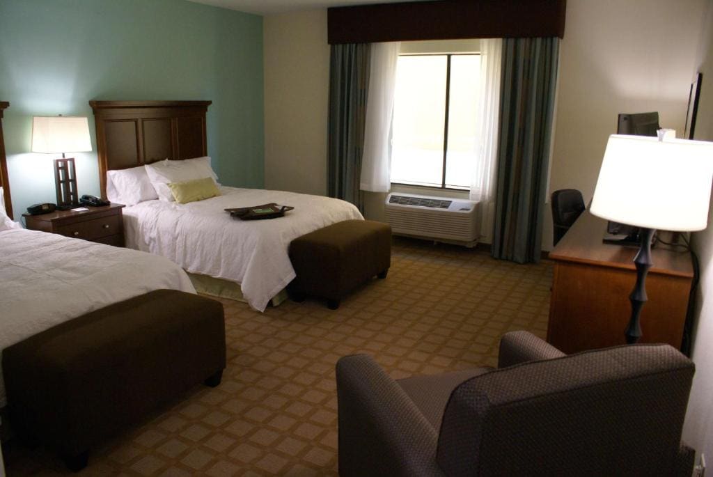 Room with Two Queen Beds - Non-Smoking room - Image 1