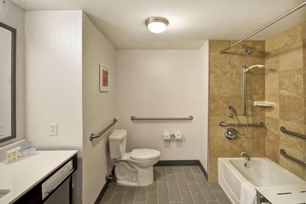 King Room - Mobility Access/Non-Smoking room - Image 1