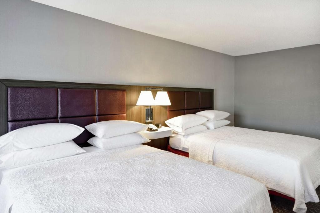 Room with Two Queen Beds - Non-Smoking room - Image 2