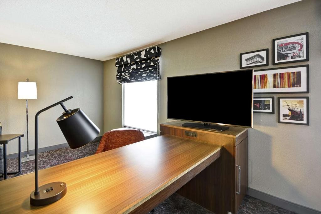 King Studio Suite with Sofa Bed - Non-Smoking room - Image 2