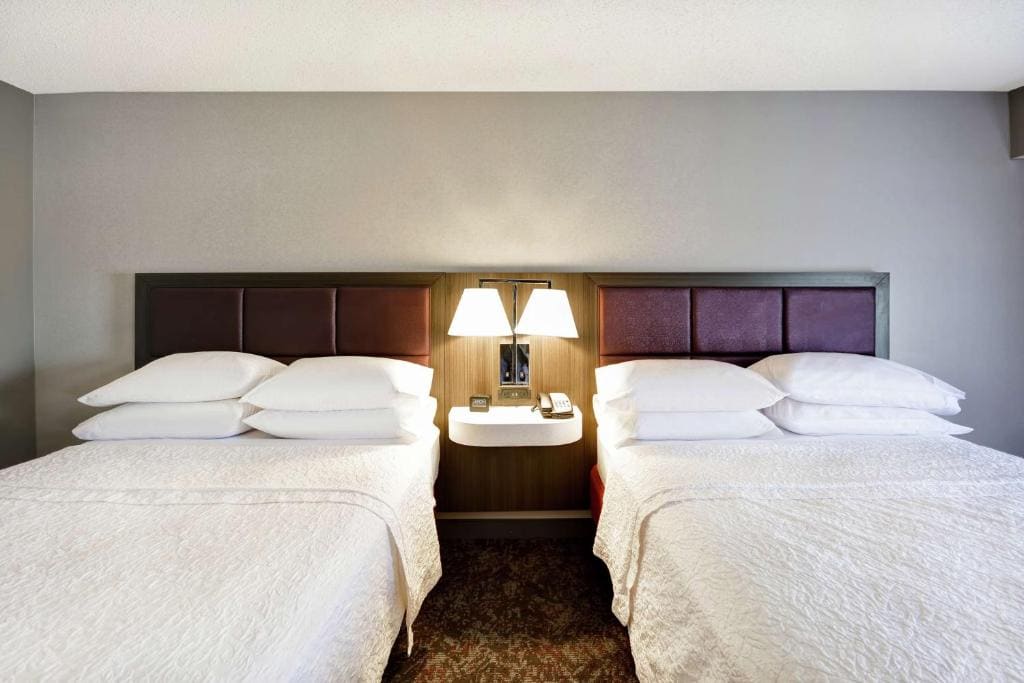 Room with Two Queen Beds - Non-Smoking room - Image 1