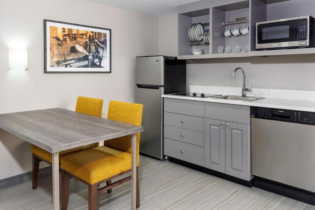 King Suite with Kitchen/Stove room - Image 1