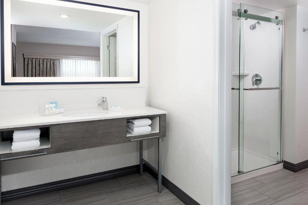 King Suite with Kitchen room - Image 2