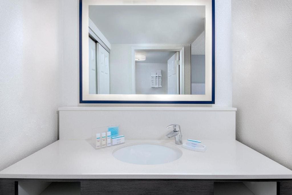 Queen Suite with Kitchen - Non-Smoking room - Image 1
