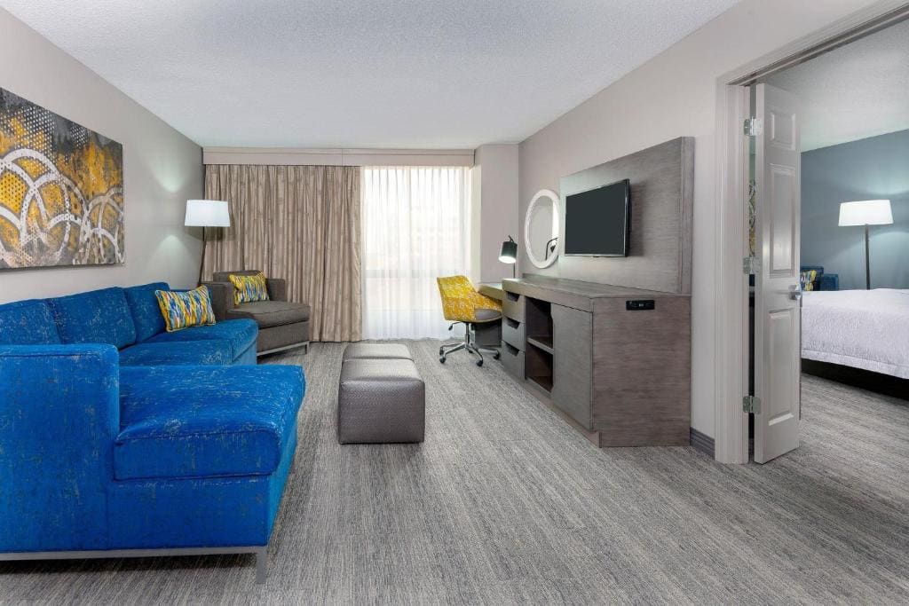 Queen Suite with Kitchen - Non-Smoking room - Image 2