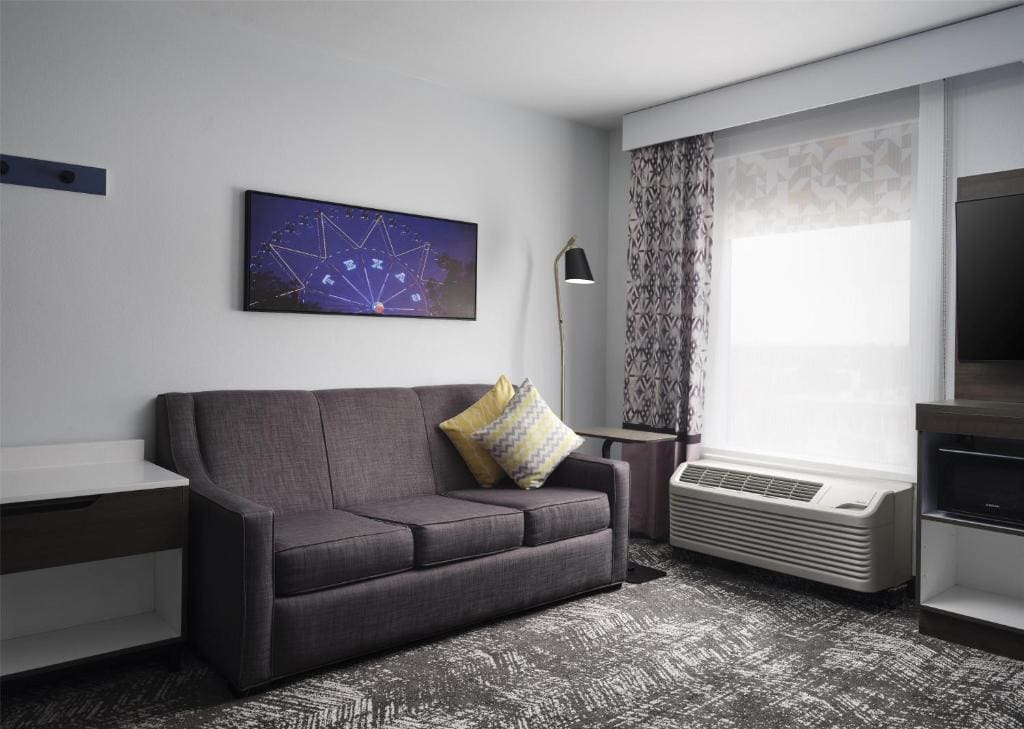 Queen Studio Suite with Two Queen Beds - Non-Smoking room - Image 2