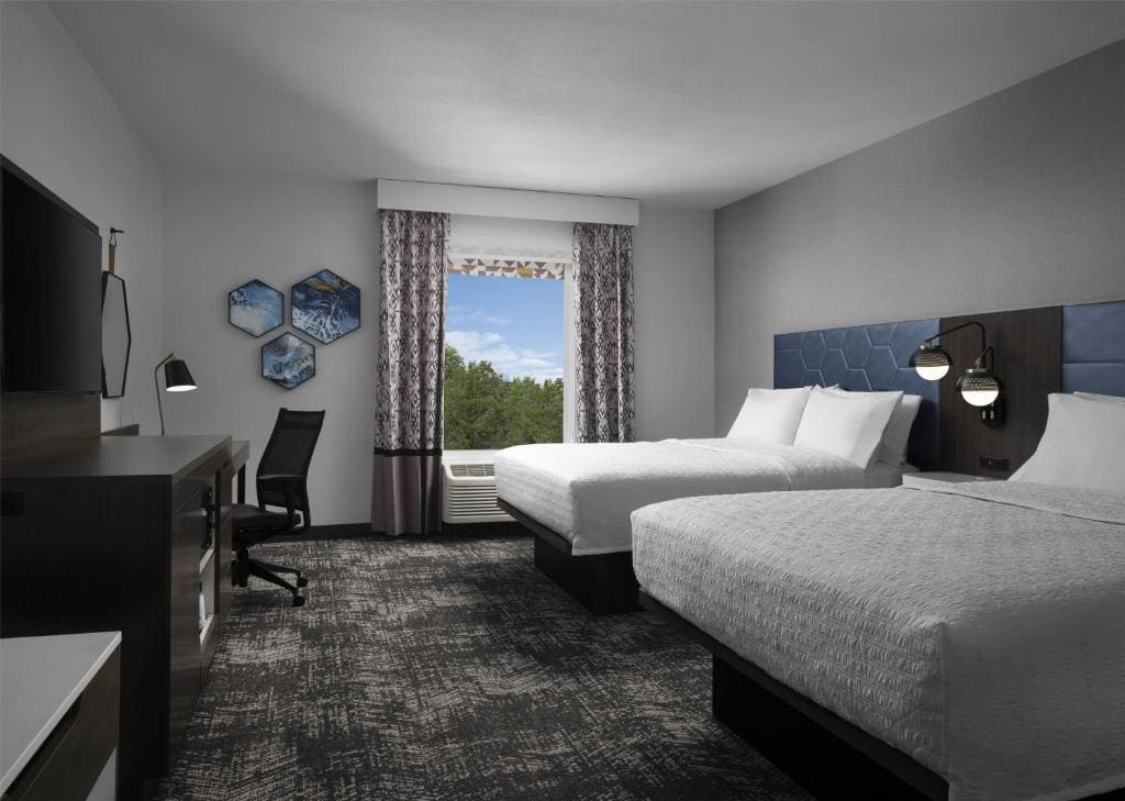 Room with Two Queen Beds - Non-Smoking room - Image 2
