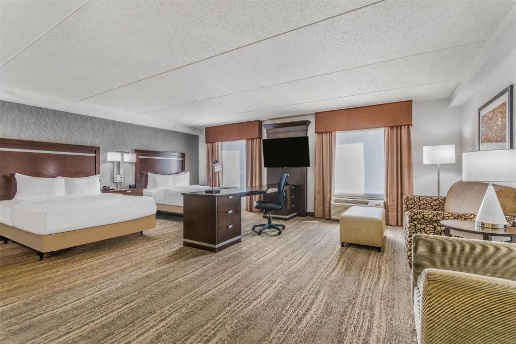 Queen Studio Suite with Two Queen Beds and Sofa Bed - Non-Smoking room - Image 1