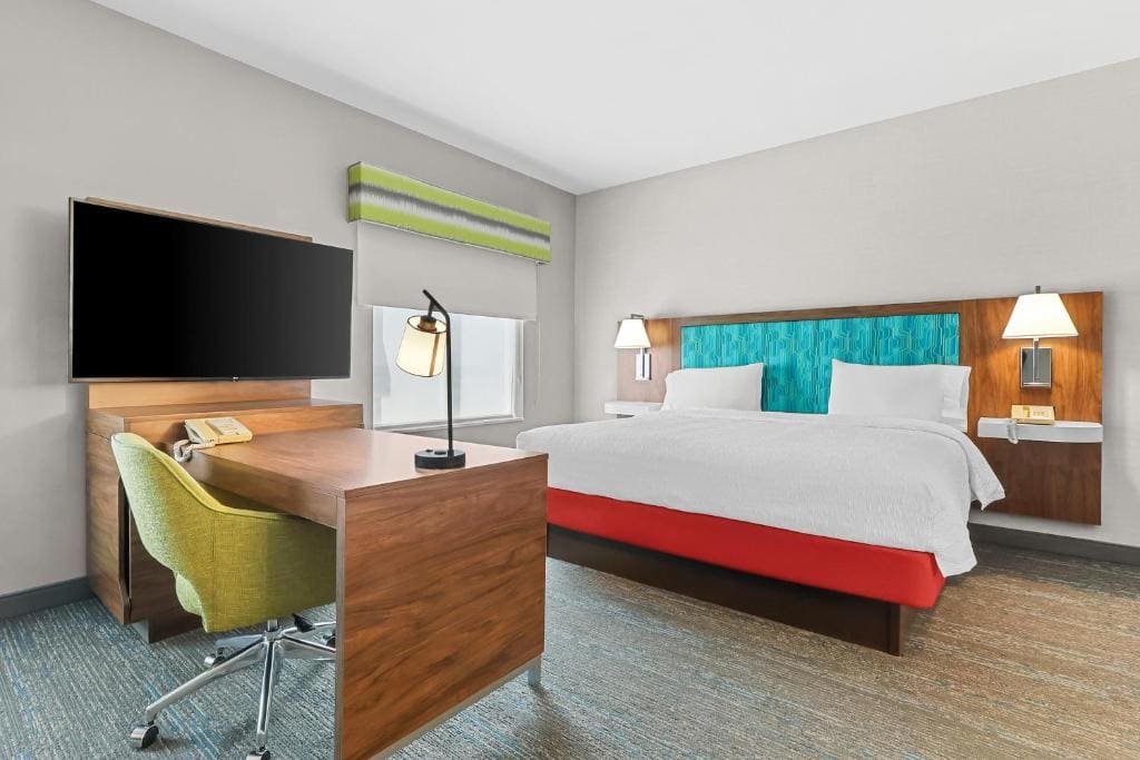 King Studio Suite with Sofa Bed - Non-Smoking room - Image 3