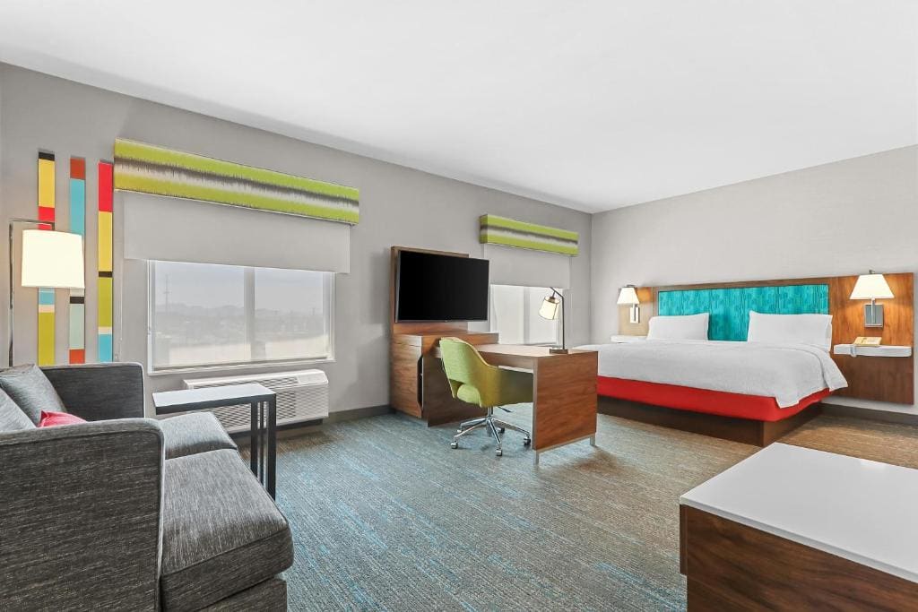 King Studio Suite with Sofa Bed - Non-Smoking room - Image 2