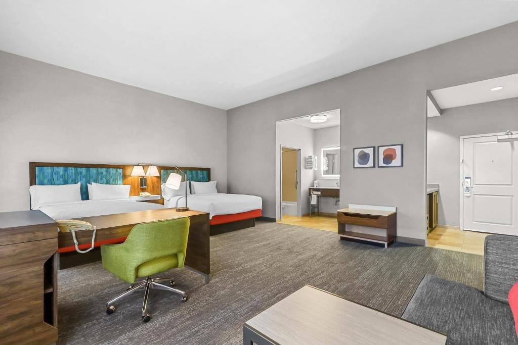 Queen Studio Suite with Two Queen Beds and Sofa Bed - Non-Smoking room - Image 2