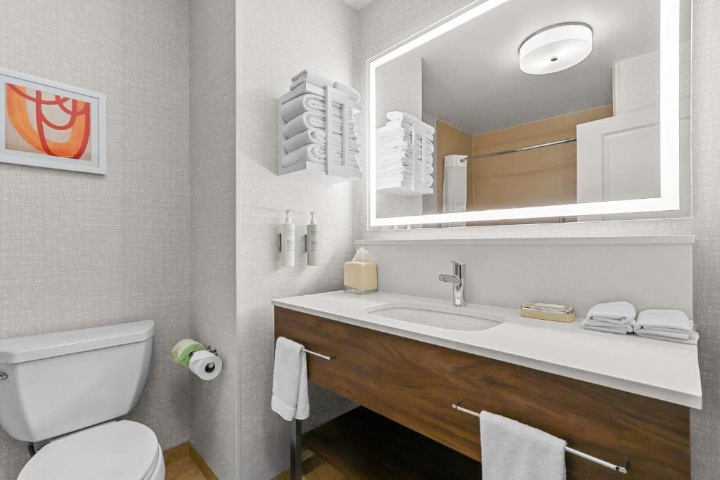 Room with Two Queen Beds - Non-Smoking room - Image 1