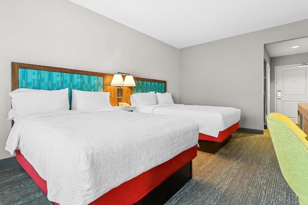 Room with Two Queen Beds - Non-Smoking room - Image 3