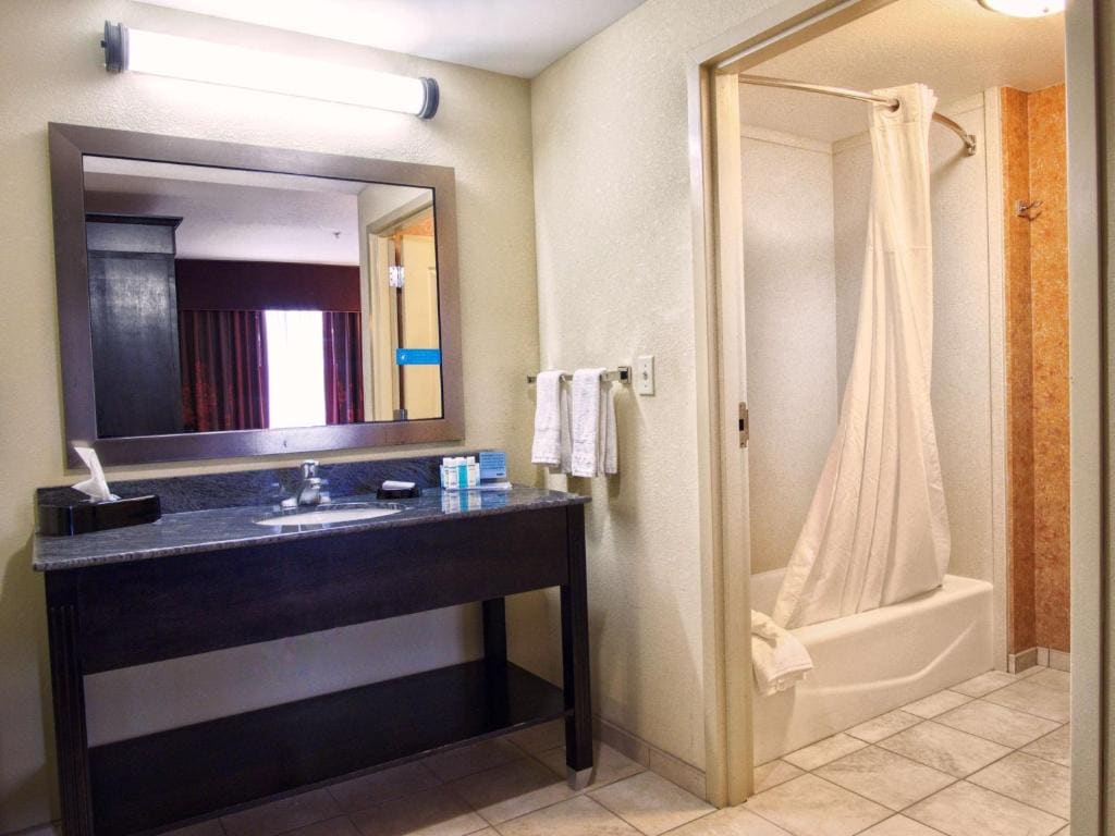 King Studio Suite - Non-Smoking room - Image 2