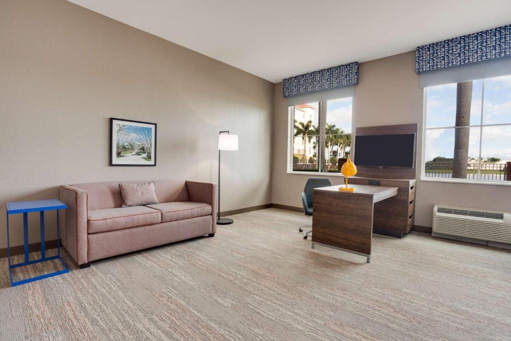 Queen Studio Suite with Two Queen Beds - Non-Smoking room - Image 2