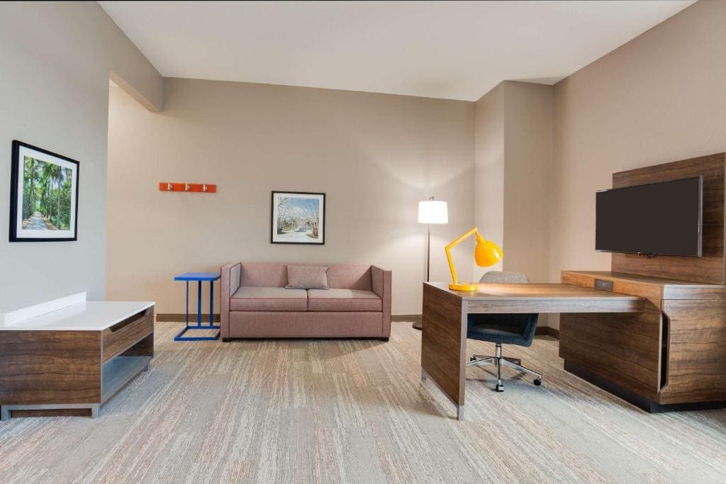 King Studio Suite - Non-Smoking room - Image 2