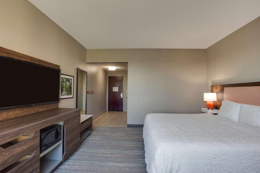 King Room - Mobility Access/Non-Smoking room - Image 1