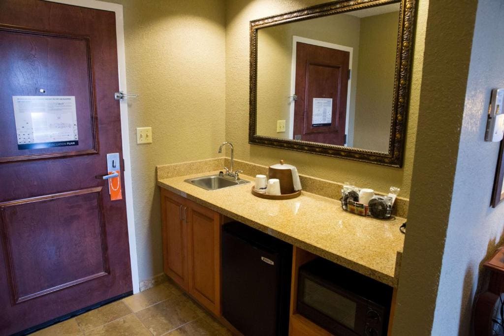 King Studio Suite with Sofa Bed - Non-Smoking room - Image 1