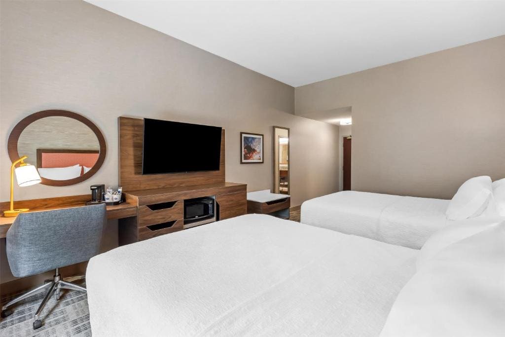 Room with Two Queen Beds - Non-Smoking room - Image 2