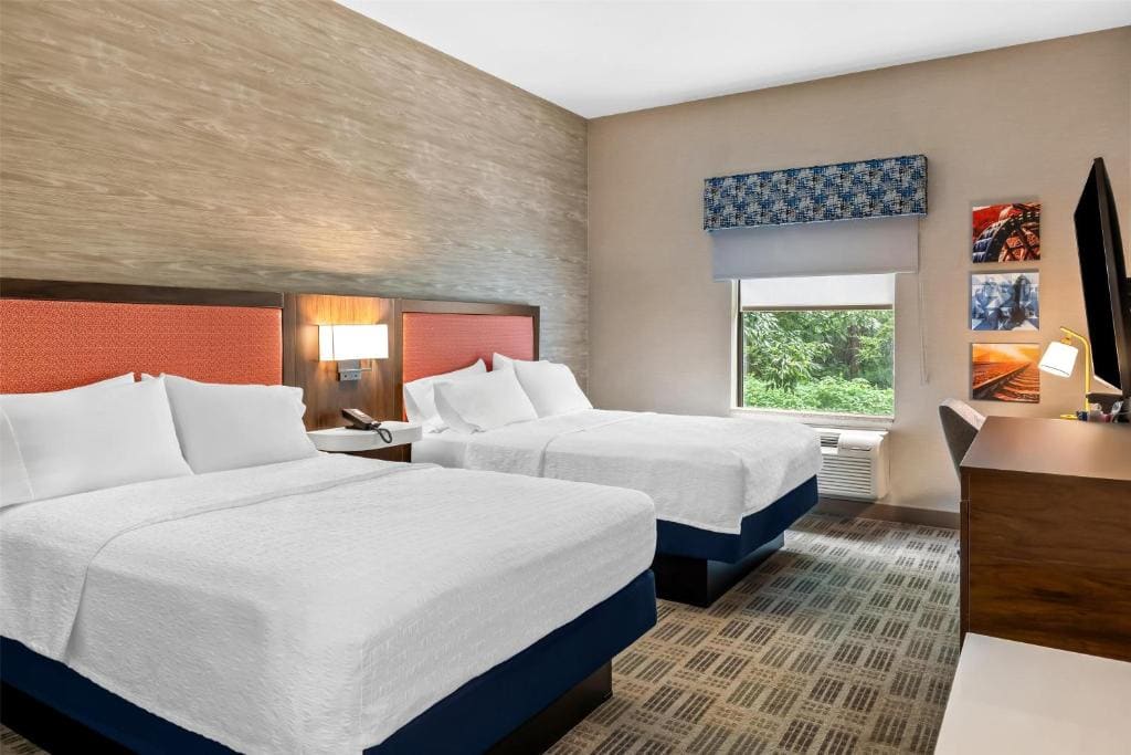 Room with Two Queen Beds - Non-Smoking room - Image 1