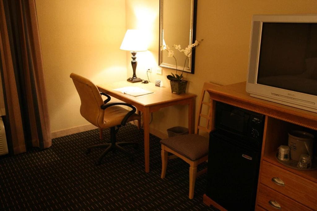 Queen Room with Two Queen Beds - Mobility and Hearing Access/Non-Smoking room - Image 1