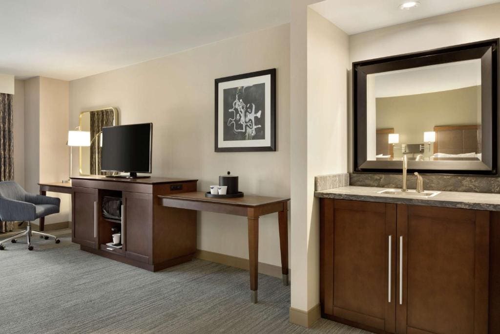 King Study Room with Sofa bed room - Image 3