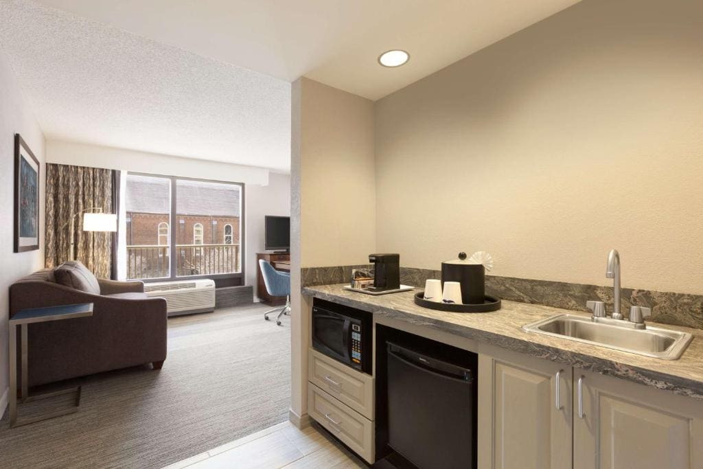 King Studio with Sofa Bed - Non-Smoking room - Image 2