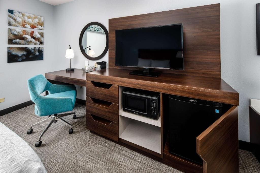 Room with Two Queen Beds - Non-Smoking room - Image 2