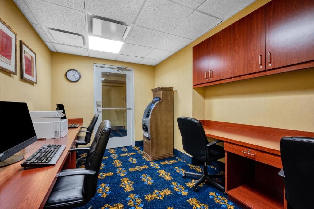 Room with Two Queen Beds - Non-Smoking room - Image 3
