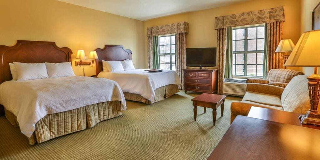 Room with Two Queen Beds - Non-Smoking room - Image 3