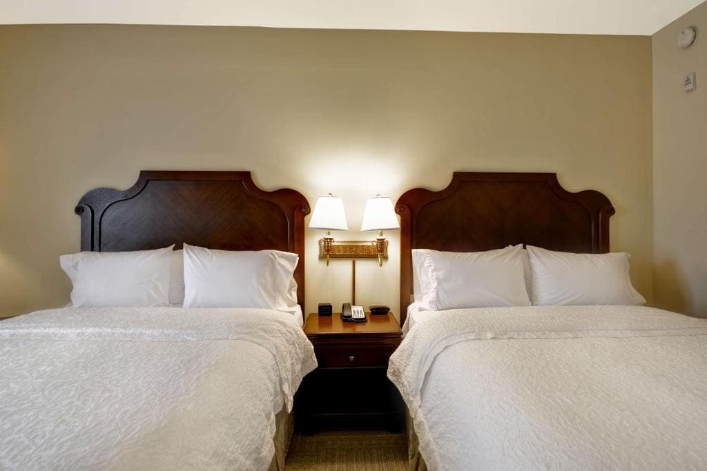 Room with Two Queen Beds - Non-Smoking room - Image 1