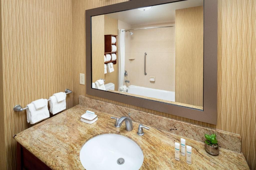 King Room - Non-Smoking room - Image 3