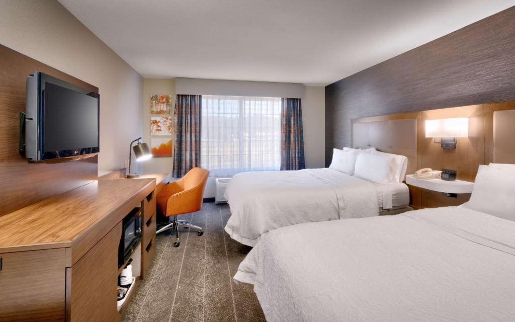 Room with Two Queen Beds - Non-Smoking room - Image 2