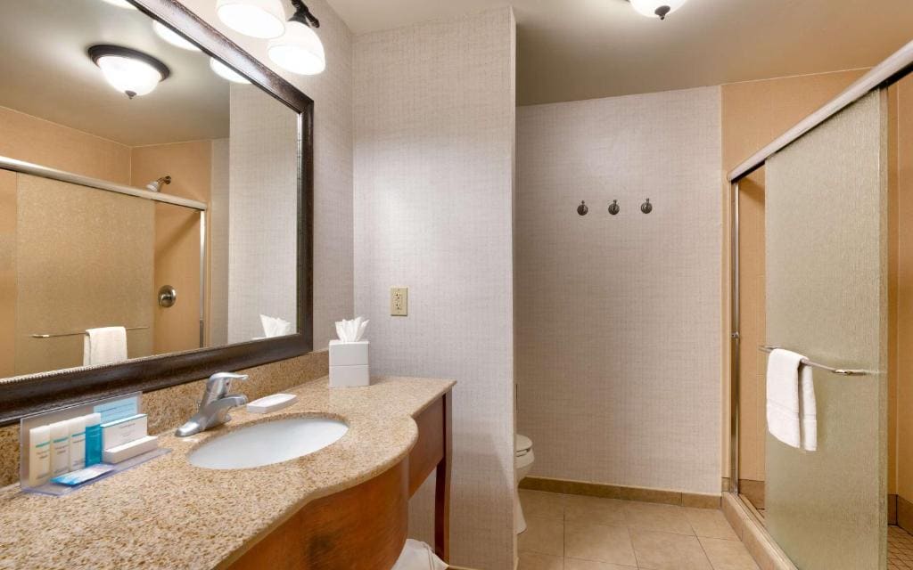 King Room with Balcony - Non-Smoking room - Image 3