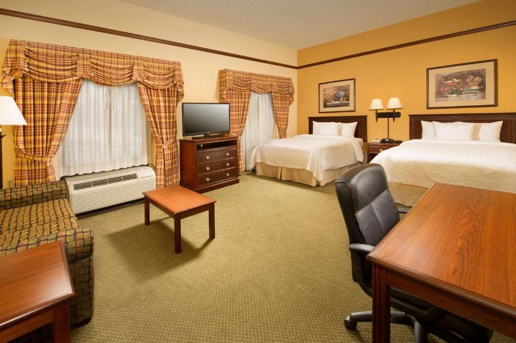 Queen Studio Suite with Two Queen Beds - Non-Smoking room - Image 2