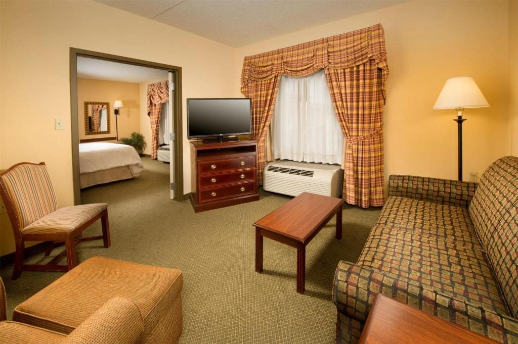 One-Bedroom King Suite - Non-Smoking room - Image 3