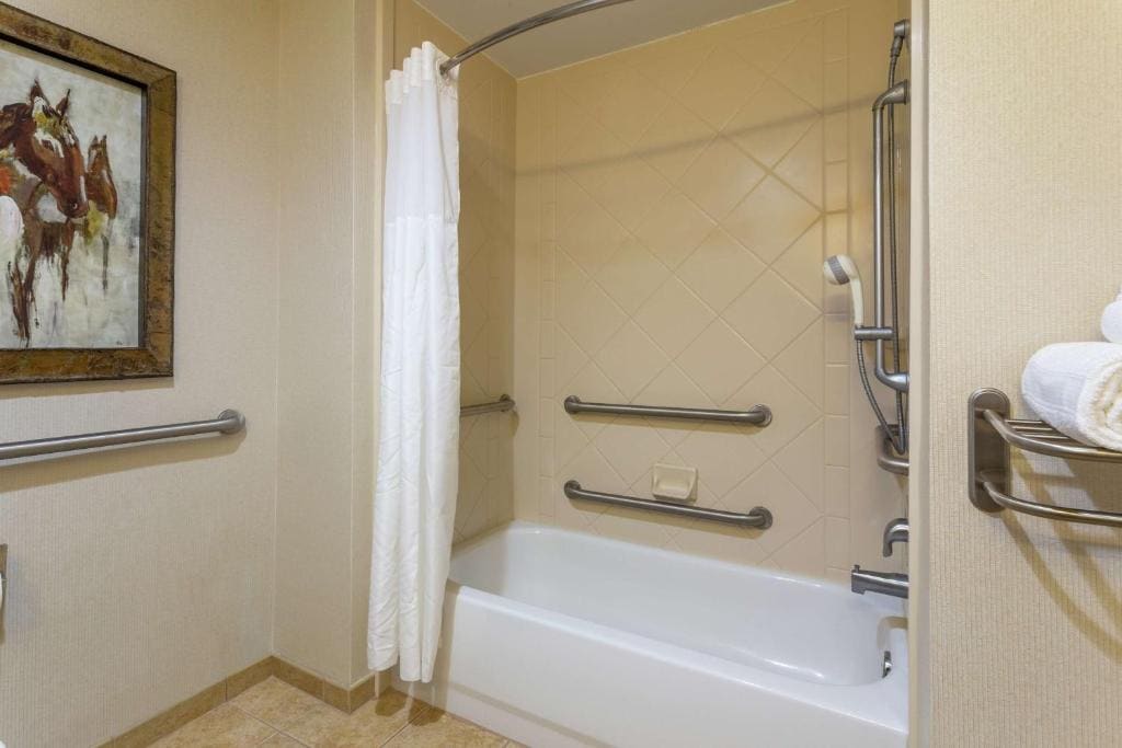 King Room - Mobility Access/Non-Smoking room - Image 2