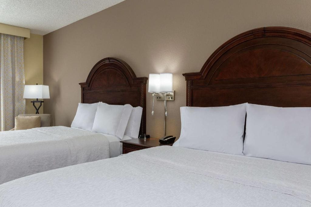 Queen Room with Two Queen Beds - Mobility Access/Non-Smoking room - Image 1