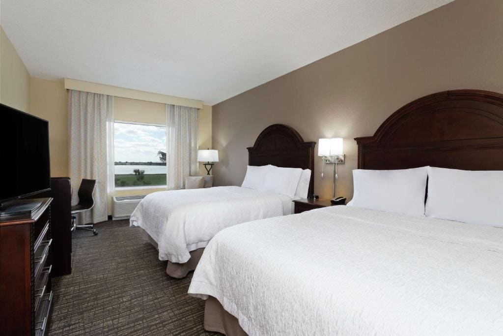 Queen Room with Lake View room - Image 1