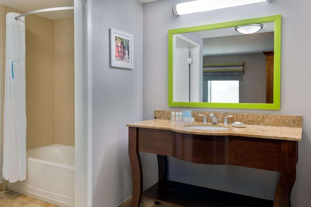 King Studio Suite - Non-Smoking room - Image 2