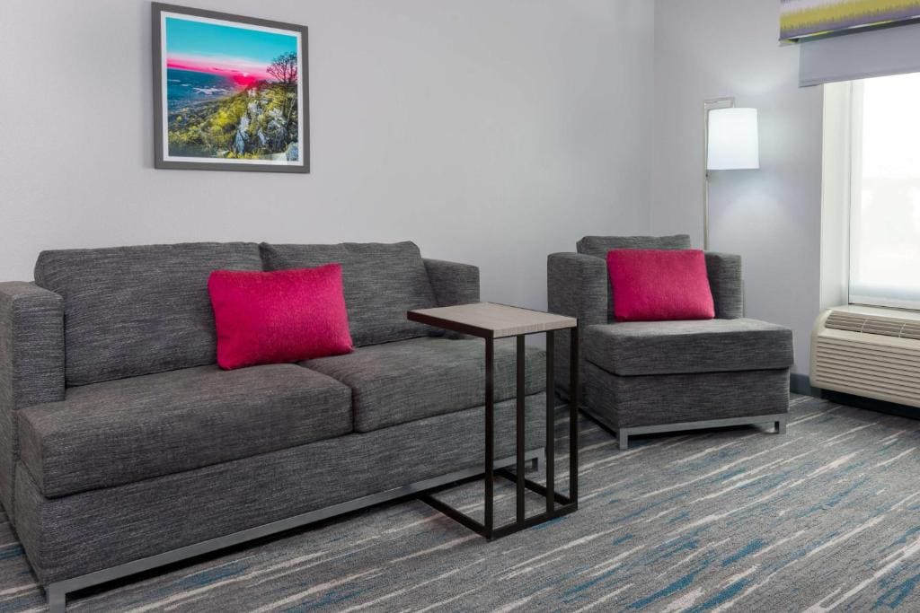 King Studio with Sofa Bed - Non-Smoking room - Image 3