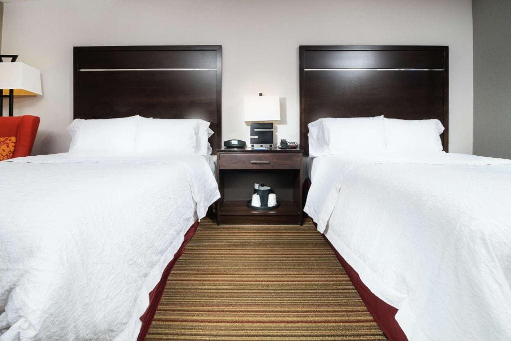 Room with Two Queen Beds - Non-Smoking room - Image 2