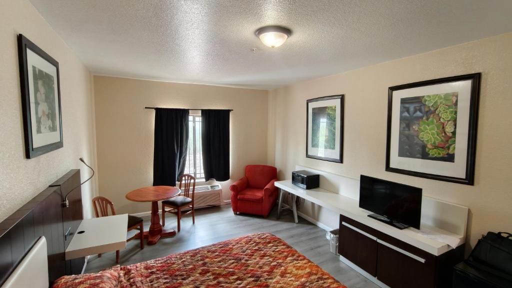 King Bed room - Image 3